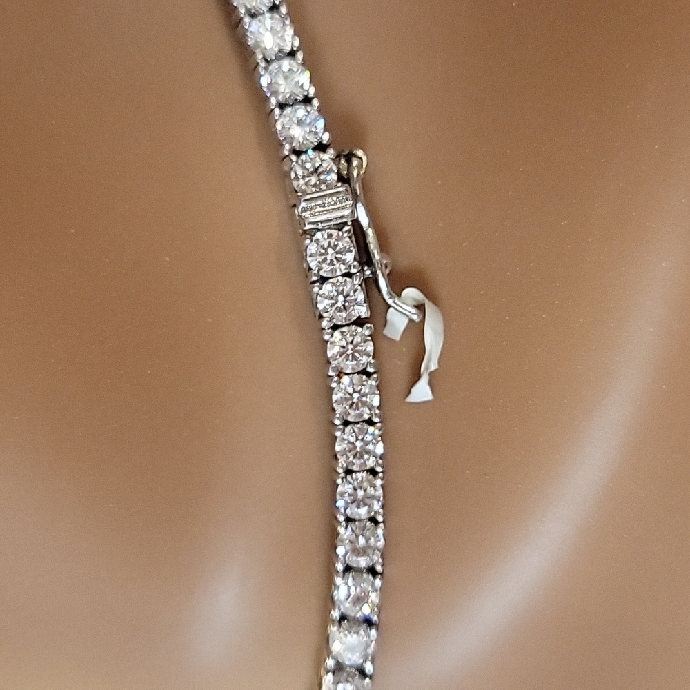 Elegant Silver Necklace - Picture 4 of 14